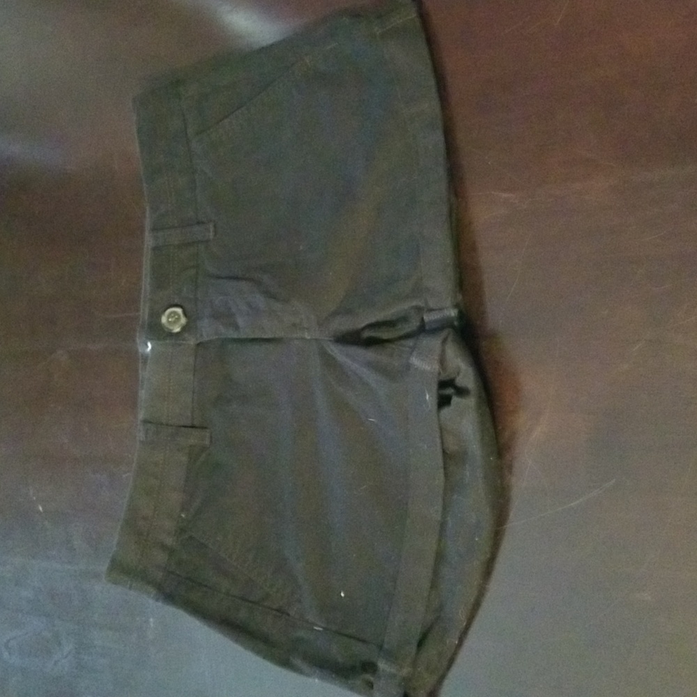 Womens American Eagle black midi shorts size 4